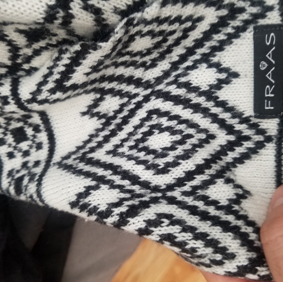 FRAAS SCARF IN EXCELLENT CONDITION - Picture 2 of 3